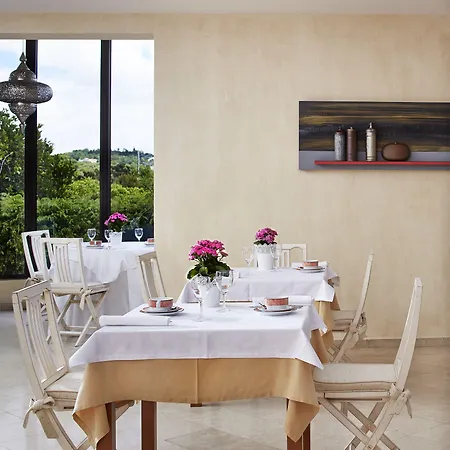 巴赫克拉兰热拉斯酒店 3*